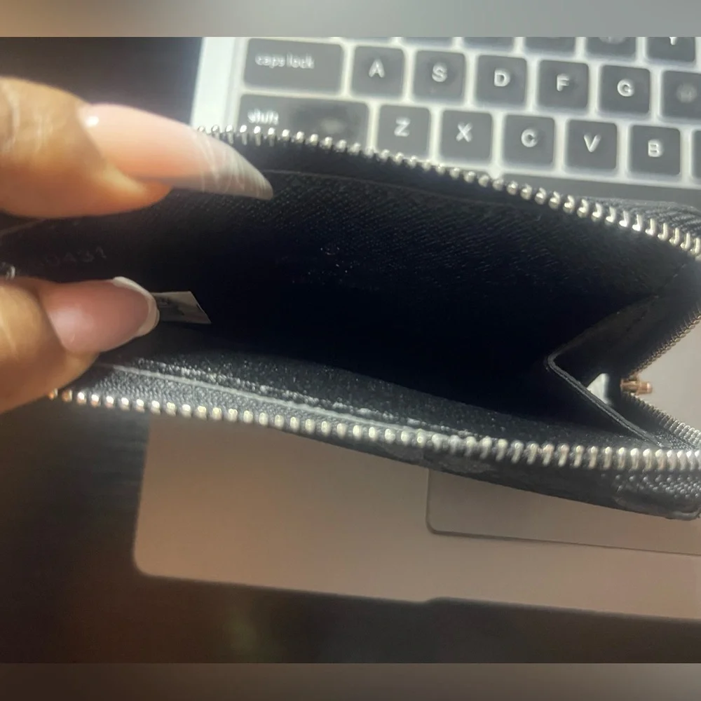 **Damaged Black Card Holder-Button Pocket Doesn’t Open** - Picture 2 of 8